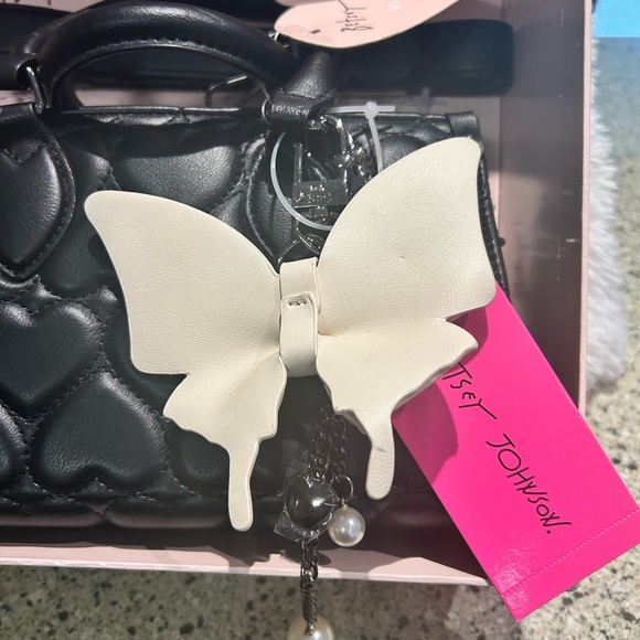 NWT-Betsey Johnson Quilted Black Heart Satchel - Picture 4 of 8